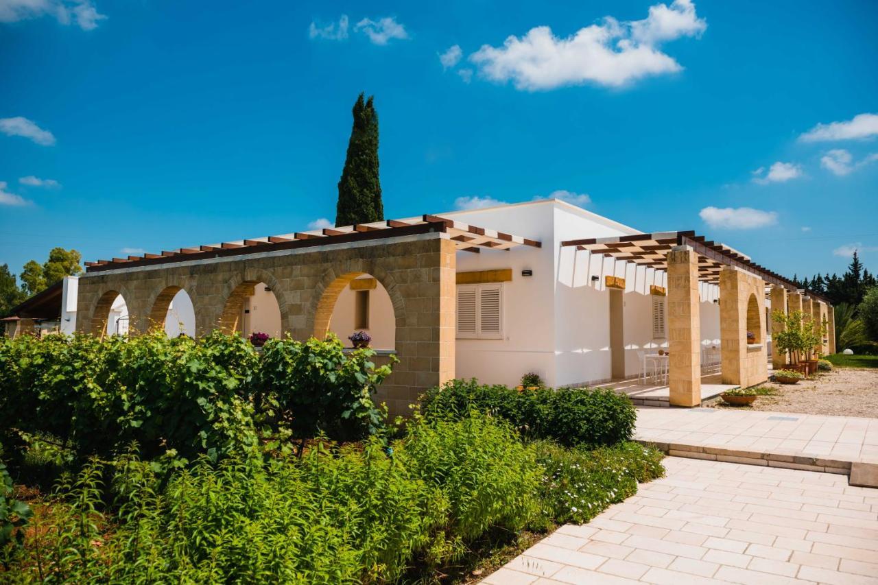 Masseria Tenuta Flora Maria Leverano Exteriör bild